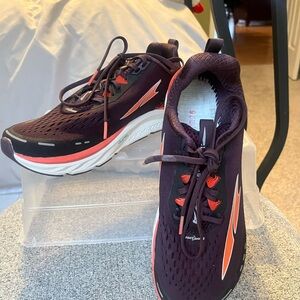 Altra Torin Womens Running Shoes in Purple and Red size 7.5